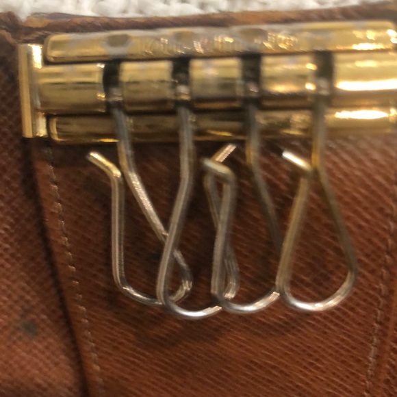 100 %- Authentic LOUIS VUITTON M69517 Monogram Multicle 4 Key case - Picture 5 of 12